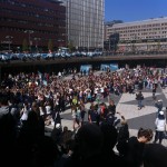IMG_2484 Vid lunchtid samlades ett par hundra beliebers på plattan